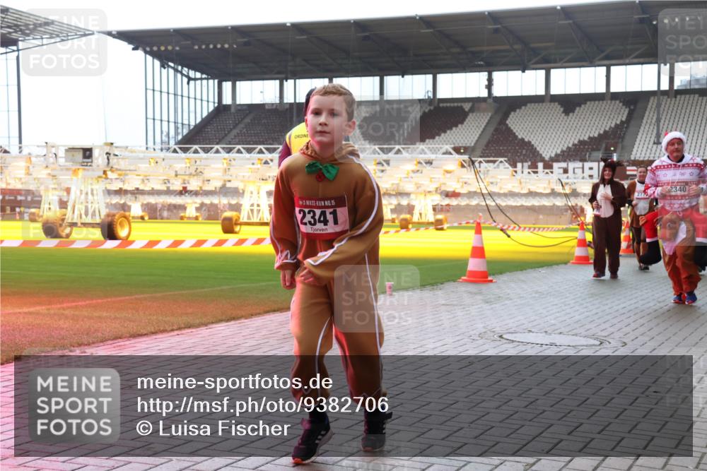 07.12.2025 - St. Pauli X-Mass-Run No. 15 Luisa Fischer http://msf.ph/oto/9382706 07.12.2025 10:50:16 Ziel 15, 2341, 2340, 2775, 40, 157, 890, 904, 905, 916, 1035, 1179, 1232, 1273, 1274, 1663, 2100, 2201, 2299, 2301, 2338, 2340, 2341, 2421, 2575, 2777, 2779, 3026, 3030, 3380, 4855 meine-sportfotos.de