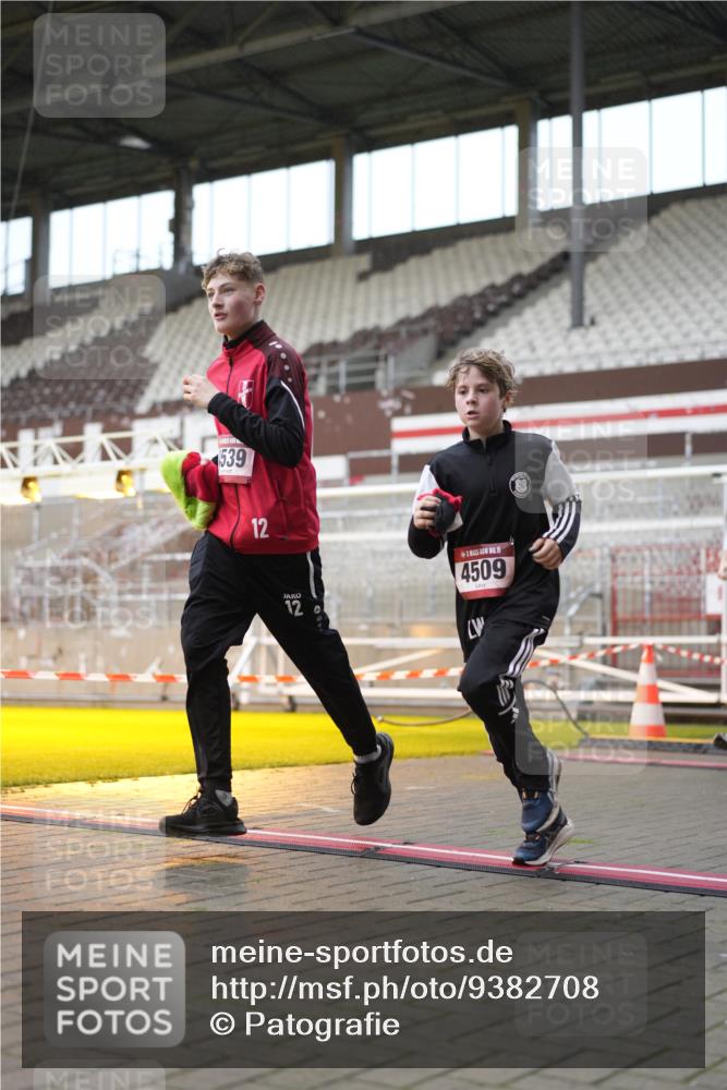 07.12.2025 - St. Pauli X-Mass-Run No. 15 Patografie http://msf.ph/oto/9382708 07.12.2025 10:22:39 Ziel 715, 739, 794, 1636, 3780, 4287, 4407, 4411, 4419, 4509, 4539 meine-sportfotos.de