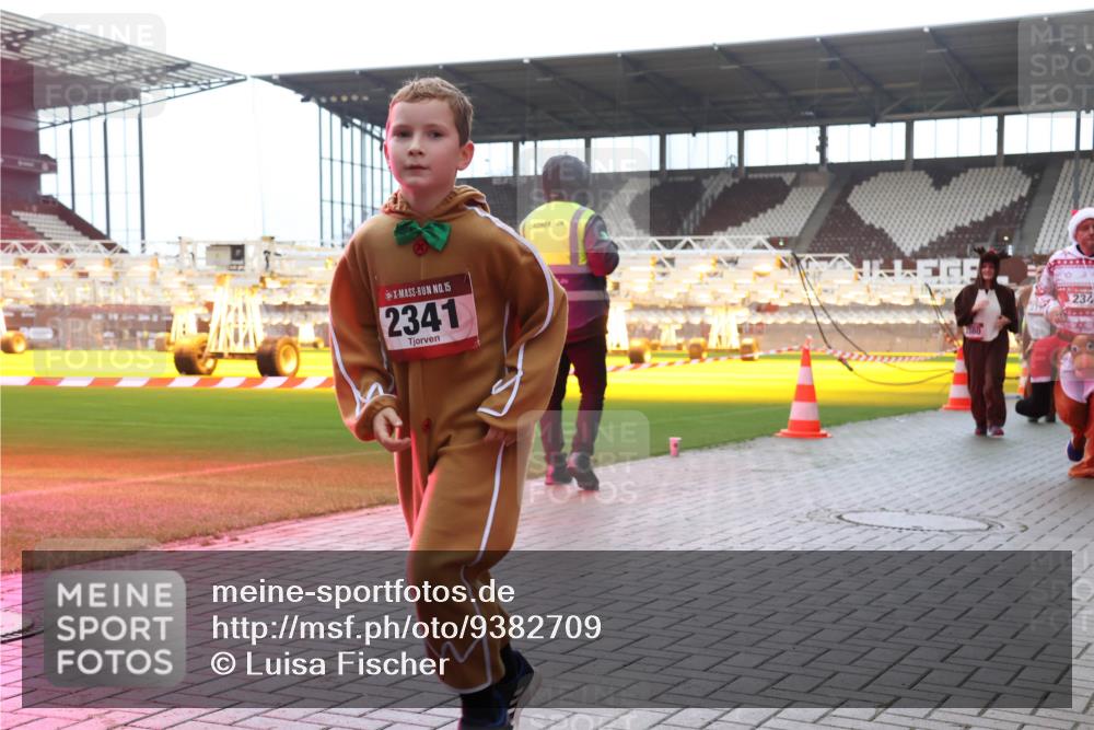 07.12.2025 - St. Pauli X-Mass-Run No. 15 Luisa Fischer http://msf.ph/oto/9382709 07.12.2025 10:50:16 Ziel 15, 2341, 80, 234, 40, 157, 890, 904, 905, 916, 1035, 1179, 1232, 1273, 1274, 1663, 2100, 2201, 2299, 2301, 2338, 2340, 2341, 2421, 2575, 2777, 2779, 3026, 3030, 3380, 4855 meine-sportfotos.de