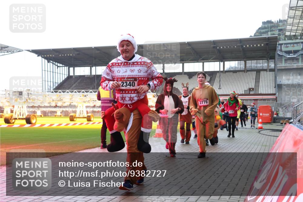 07.12.2025 - St. Pauli X-Mass-Run No. 15 Luisa Fischer http://msf.ph/oto/9382727 07.12.2025 10:50:19 Ziel 15, 2340, 3333, 2779, 1035, 40, 157, 890, 904, 905, 916, 1035, 1179, 1232, 2100, 2201, 2299, 2301, 2338, 2340, 2341, 2421, 2575, 2777, 2779, 3026, 3030, 3380, 4855 meine-sportfotos.de