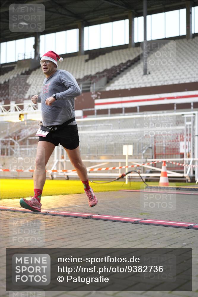 07.12.2025 - St. Pauli X-Mass-Run No. 15 Patografie http://msf.ph/oto/9382736 07.12.2025 10:22:42 Ziel 715, 739, 794, 3780, 4287, 4407, 4411, 4419, 4509, 4539 meine-sportfotos.de