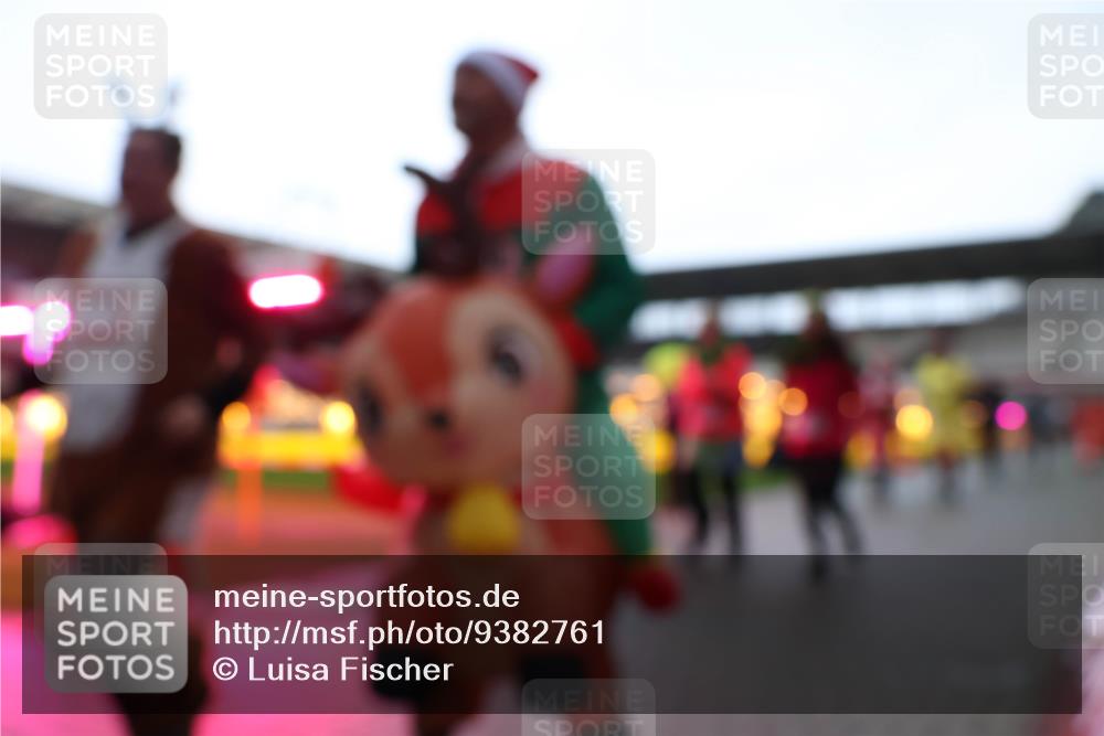 07.12.2025 - St. Pauli X-Mass-Run No. 15 Luisa Fischer http://msf.ph/oto/9382761 07.12.2025 10:50:23 Ziel 40, 157, 904, 905, 916, 1035, 1179, 1232, 2100, 2201, 2299, 2301, 2338, 2340, 2341, 2575, 2777, 2779, 3026, 3030, 3380, 4855 meine-sportfotos.de