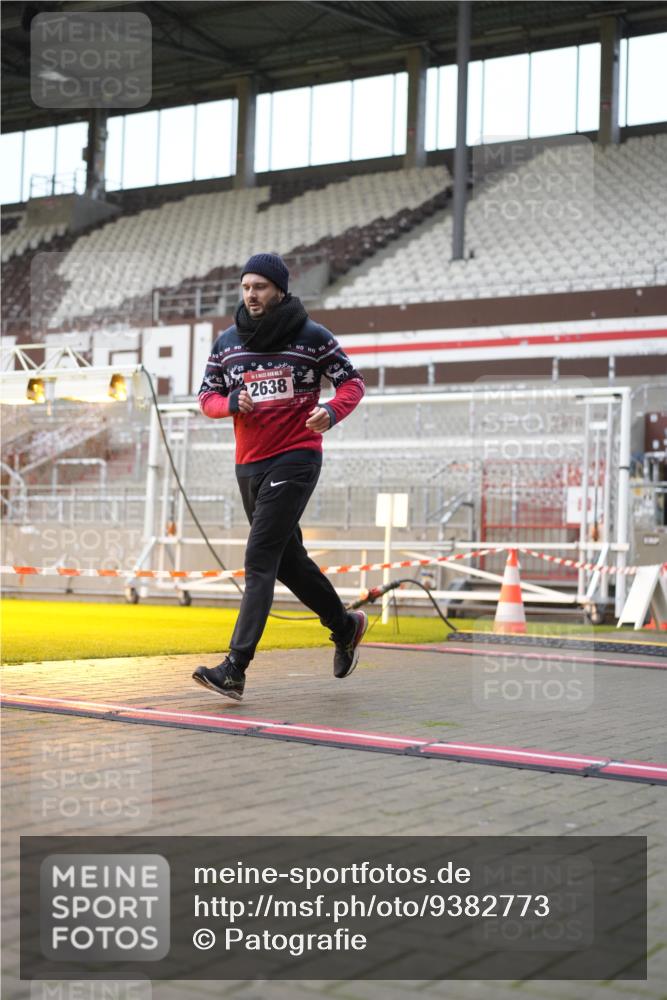 07.12.2025 - St. Pauli X-Mass-Run No. 15 Patografie http://msf.ph/oto/9382773 07.12.2025 10:22:50 Ziel 794, 2638, 3780, 4287, 4407, 4411, 4419, 4509, 4539 meine-sportfotos.de