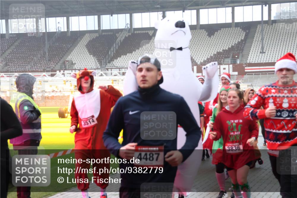07.12.2025 - St. Pauli X-Mass-Run No. 15 Luisa Fischer http://msf.ph/oto/9382779 07.12.2025 10:13:16 Ziel 3514, 4487, 3836, 9, 18, 80, 938, 1070, 1072, 1074, 1077, 1397, 1733, 2687, 2711, 2712, 2758, 2760, 2770, 3040, 3428, 3514, 3551, 3557, 3585, 3588, 3589, 3799, 3834, 3836, 4487 meine-sportfotos.de