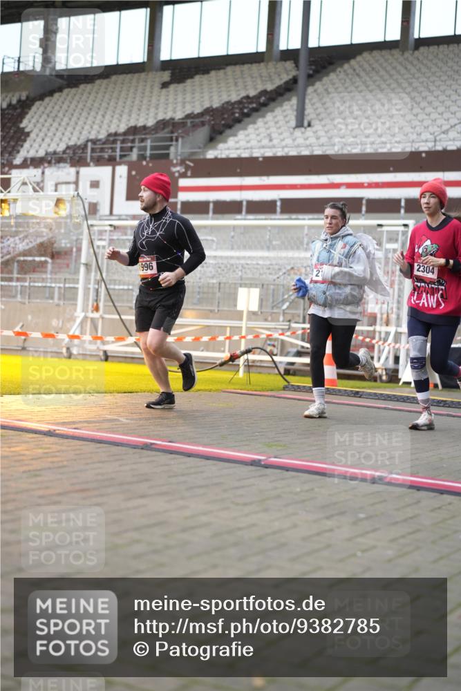 07.12.2025 - St. Pauli X-Mass-Run No. 15 Patografie http://msf.ph/oto/9382785 07.12.2025 10:22:57 Ziel 794, 1996, 2123, 2304, 2638, 3780, 4287 meine-sportfotos.de