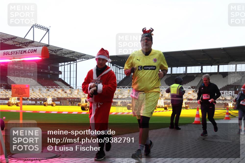 07.12.2025 - St. Pauli X-Mass-Run No. 15 Luisa Fischer http://msf.ph/oto/9382791 07.12.2025 10:50:27 Ziel 3026, 40, 904, 905, 916, 1035, 1179, 1232, 2100, 2201, 2338, 2340, 2341, 2575, 2777, 2779, 3026, 3030, 3380, 4855 meine-sportfotos.de