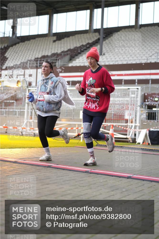 07.12.2025 - St. Pauli X-Mass-Run No. 15 Patografie http://msf.ph/oto/9382800 07.12.2025 10:22:58 Ziel 1996, 2123, 2304, 2638, 3780, 4287 meine-sportfotos.de