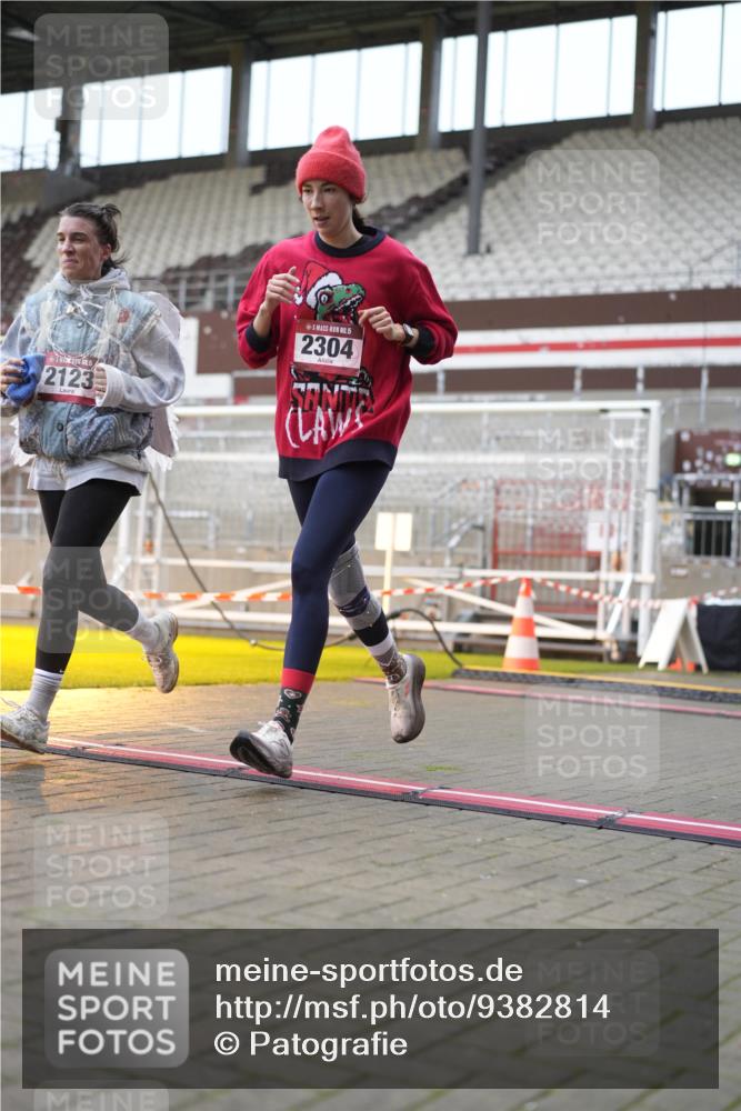 07.12.2025 - St. Pauli X-Mass-Run No. 15 Patografie http://msf.ph/oto/9382814 07.12.2025 10:22:58 Ziel 1996, 2123, 2304, 2638, 3780, 4287 meine-sportfotos.de