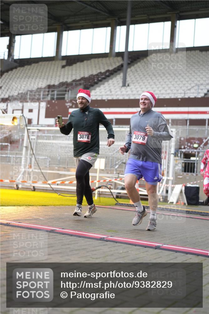 07.12.2025 - St. Pauli X-Mass-Run No. 15 Patografie http://msf.ph/oto/9382829 07.12.2025 10:23:04 Ziel 1996, 2123, 2304, 2508, 2511, 2638, 3052, 3078, 3079 meine-sportfotos.de