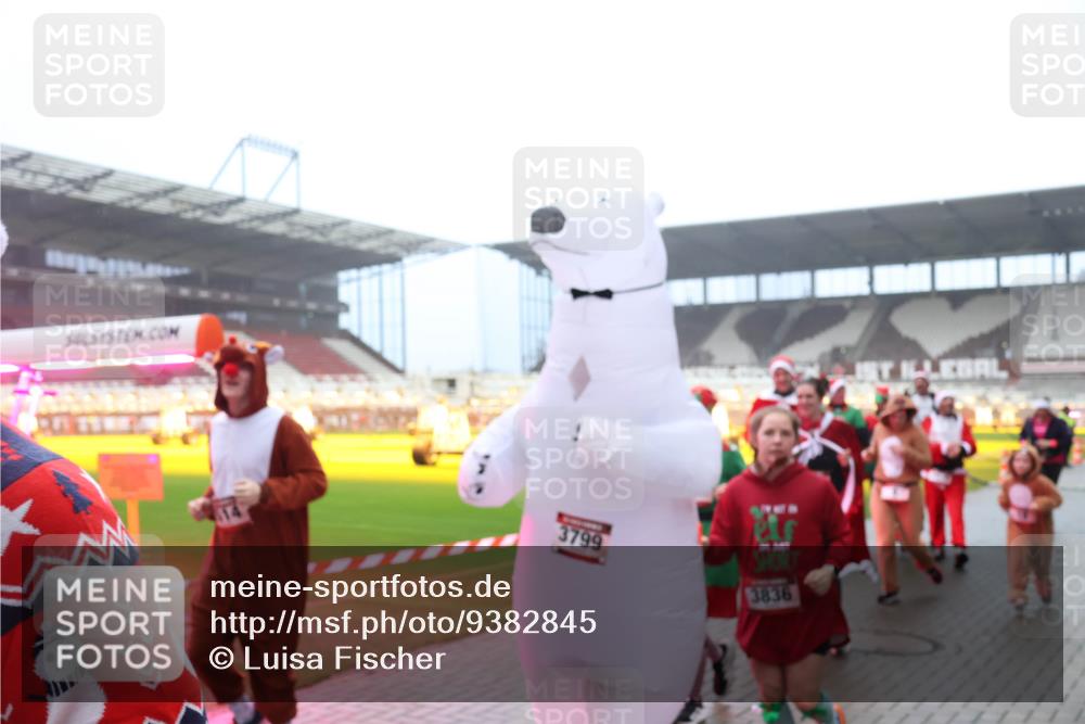 07.12.2025 - St. Pauli X-Mass-Run No. 15 Luisa Fischer http://msf.ph/oto/9382845 07.12.2025 10:13:18 Ziel 3799, 3836, 9, 18, 80, 938, 1070, 1126, 1397, 1733, 2687, 2711, 2712, 2758, 2760, 2770, 3040, 3428, 3514, 3551, 3557, 3585, 3588, 3589, 3799, 3834, 3836, 4487 meine-sportfotos.de