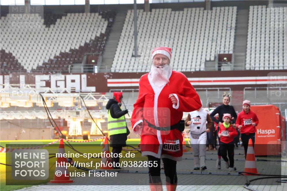 07.12.2025 - St. Pauli X-Mass-Run No. 15 Luisa Fischer http://msf.ph/oto/9382855 07.12.2025 10:50:52 Ziel 904, 258, 2583, 40, 904, 905, 1726, 1729, 1730, 2250, 2460, 2575, 2582, 2583, 2584, 2763, 3287, 3291, 3368, 4075, 4110, 4111, 4756, 4757, 4759, 4760, 4855 meine-sportfotos.de