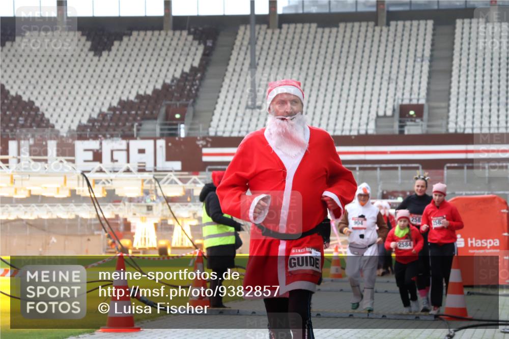 07.12.2025 - St. Pauli X-Mass-Run No. 15 Luisa Fischer http://msf.ph/oto/9382857 07.12.2025 10:50:52 Ziel 258, 904, 258, 2584, 40, 904, 905, 1726, 1729, 1730, 2250, 2460, 2575, 2582, 2583, 2584, 2763, 3287, 3291, 3368, 4075, 4110, 4111, 4756, 4757, 4759, 4760, 4855 meine-sportfotos.de