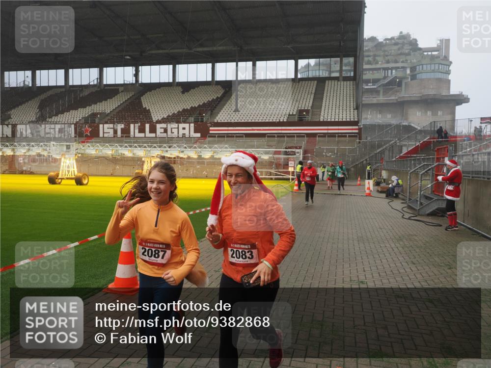 07.12.2025 - St. Pauli X-Mass-Run No. 15 Fabian Wolf http://msf.ph/oto/9382868 07.12.2025 10:10:27 Ziel 550, 962, 964, 1399, 1571, 2083, 2087, 4358, 4507 meine-sportfotos.de