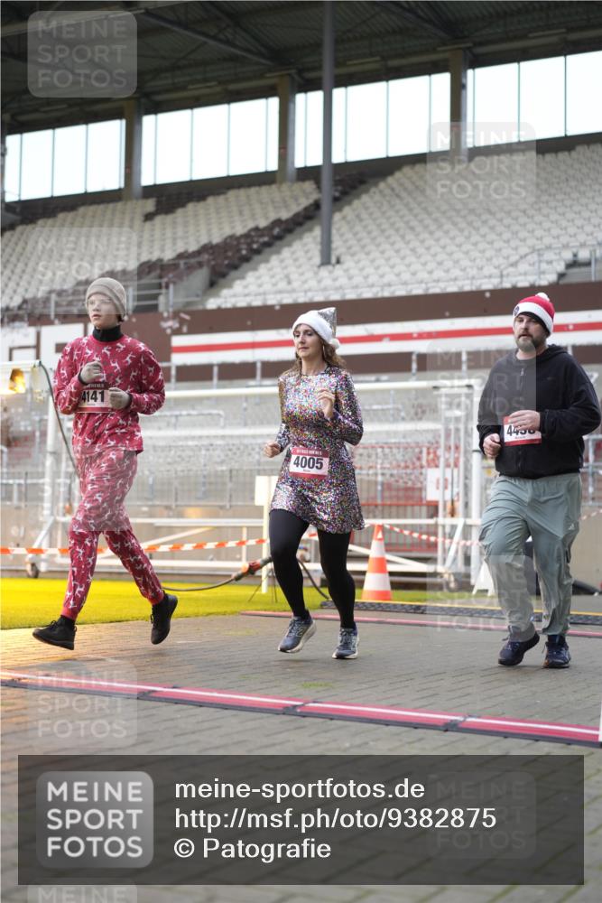 07.12.2025 - St. Pauli X-Mass-Run No. 15 Patografie http://msf.ph/oto/9382875 07.12.2025 10:23:16 Ziel 2508, 2511, 3052, 3078, 3079, 4005, 4141, 4458 meine-sportfotos.de
