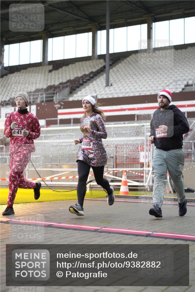 07.12.2025 - St. Pauli X-Mass-Run No. 15 Patografie http://msf.ph/oto/9382882 07.12.2025 10:23:16 Ziel 2508, 2511, 3052, 3078, 3079, 4005, 4141, 4458 meine-sportfotos.de