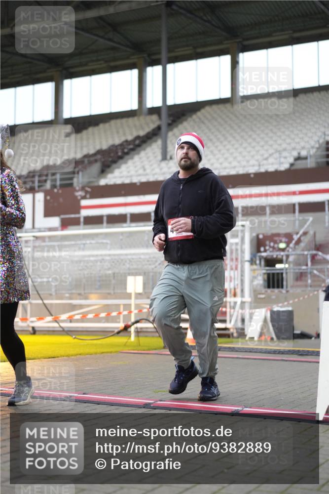 07.12.2025 - St. Pauli X-Mass-Run No. 15 Patografie http://msf.ph/oto/9382889 07.12.2025 10:23:17 Ziel 2508, 2511, 3052, 3078, 3079, 4005, 4141, 4458 meine-sportfotos.de