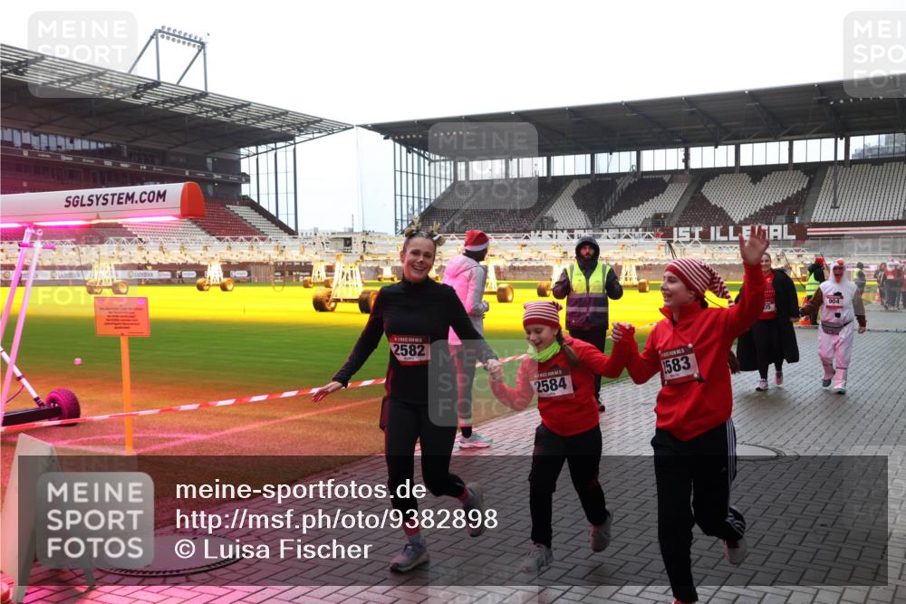 07.12.2025 - St. Pauli X-Mass-Run No. 15 Luisa Fischer http://msf.ph/oto/9382898 07.12.2025 10:51:02 Ziel 2582, 2584, 1583, 05, 904, 381, 564, 904, 905, 1726, 1729, 1730, 2250, 2460, 2582, 2583, 2584, 2737, 2738, 2763, 3287, 3291, 3368, 4075, 4110, 4111, 4535, 4537, 4756, 4757, 4759, 4760, 4881 meine-sportfotos.de