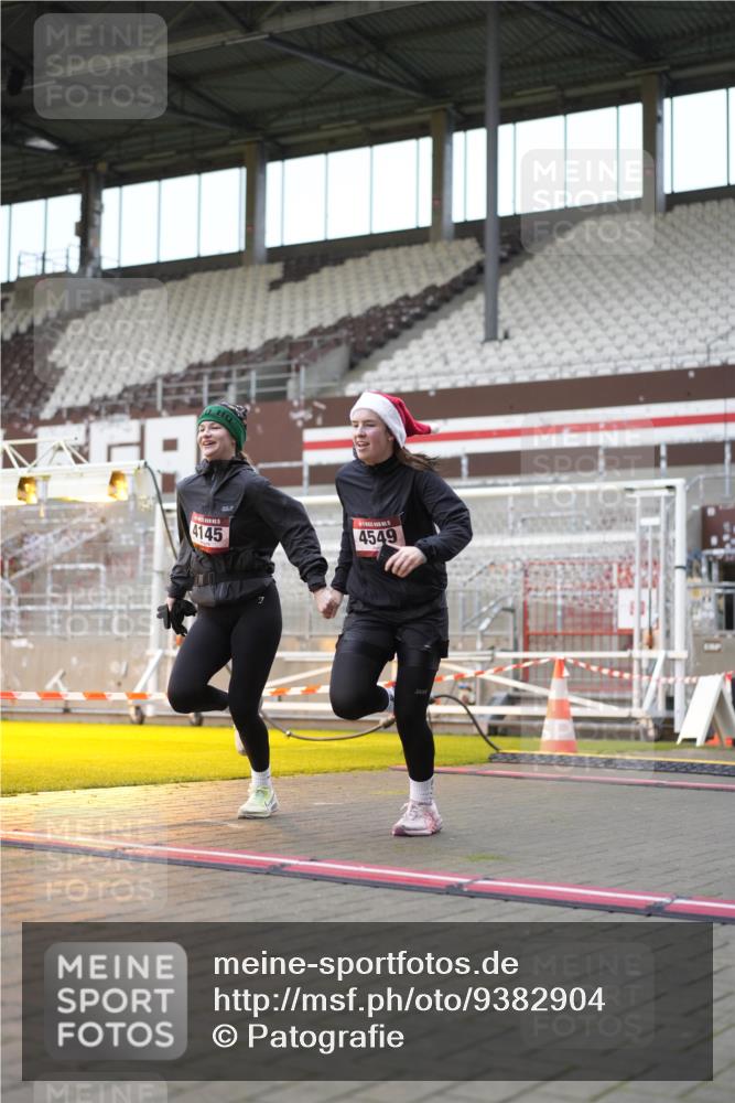07.12.2025 - St. Pauli X-Mass-Run No. 15 Patografie http://msf.ph/oto/9382904 07.12.2025 10:23:23 Ziel 638, 4005, 4141, 4145, 4458, 4549 meine-sportfotos.de