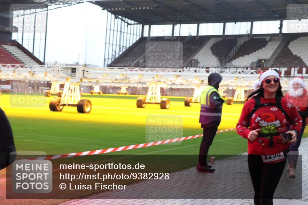 07.12.2025 - St. Pauli X-Mass-Run No. 15 Luisa Fischer http://msf.ph/oto/9382928 07.12.2025 10:51:20 Ziel 249, 381, 564, 769, 1093, 1691, 1726, 1729, 1730, 2250, 2460, 2582, 2583, 2584, 2737, 2738, 2763, 3199, 3287, 3291, 3342, 3368, 4075, 4535, 4537, 4757, 4759, 4760, 4881 meine-sportfotos.de