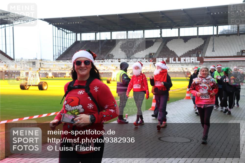 07.12.2025 - St. Pauli X-Mass-Run No. 15 Luisa Fischer http://msf.ph/oto/9382936 07.12.2025 10:51:21 Ziel 2250, 4110, 4111, 2763, 249, 381, 564, 769, 1093, 1691, 1726, 1729, 1730, 2250, 2460, 2583, 2737, 2738, 2763, 3199, 3287, 3291, 3342, 3368, 4075, 4535, 4537, 4760, 4881 meine-sportfotos.de