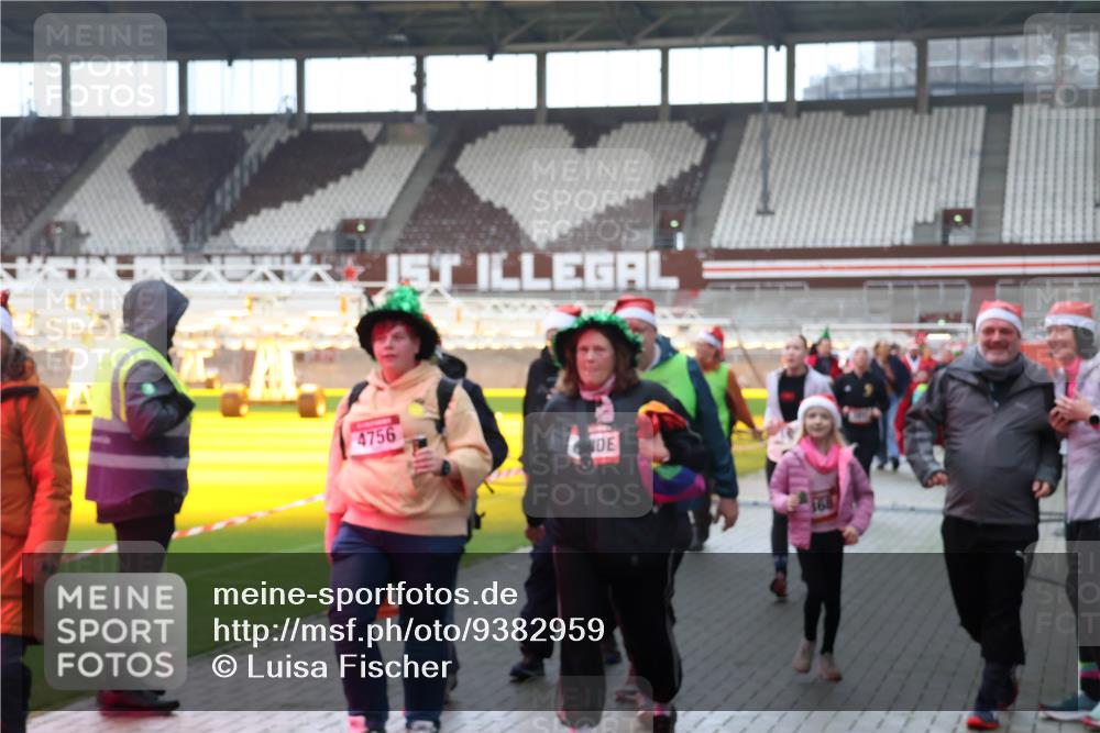 07.12.2025 - St. Pauli X-Mass-Run No. 15 Luisa Fischer http://msf.ph/oto/9382959 07.12.2025 10:51:24 Ziel 1, 4756, 164, 249, 381, 564, 769, 1093, 1691, 1726, 1729, 1730, 2250, 2460, 2737, 2738, 2763, 3199, 3342, 3368, 4535, 4537, 4760, 4881 meine-sportfotos.de