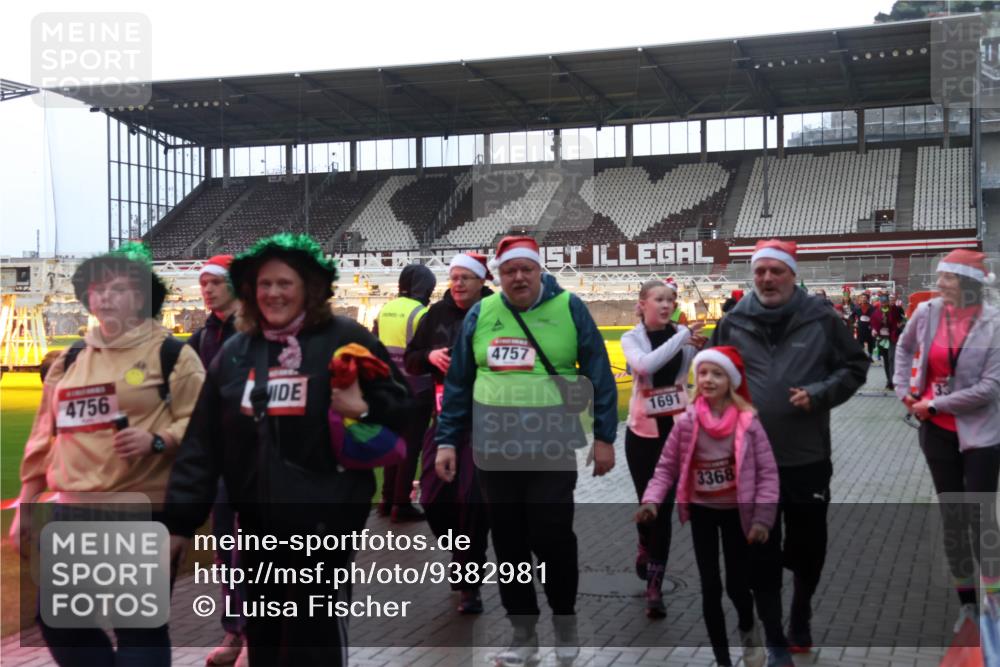 07.12.2025 - St. Pauli X-Mass-Run No. 15 Luisa Fischer http://msf.ph/oto/9382981 07.12.2025 10:51:27 Ziel 4756, 4757, 1691, 3368, 249, 381, 564, 769, 1093, 1691, 1726, 1729, 1730, 2737, 2738, 2763, 3199, 3342, 3368, 4535, 4537, 4760, 4881 meine-sportfotos.de
