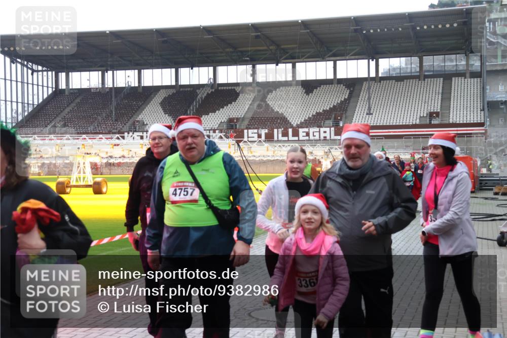 07.12.2025 - St. Pauli X-Mass-Run No. 15 Luisa Fischer http://msf.ph/oto/9382986 07.12.2025 10:51:28 Ziel 4757, 336, 249, 381, 564, 769, 1093, 1691, 1726, 1729, 1730, 2737, 2738, 2763, 3199, 3342, 3368, 4535, 4537, 4760, 4881 meine-sportfotos.de