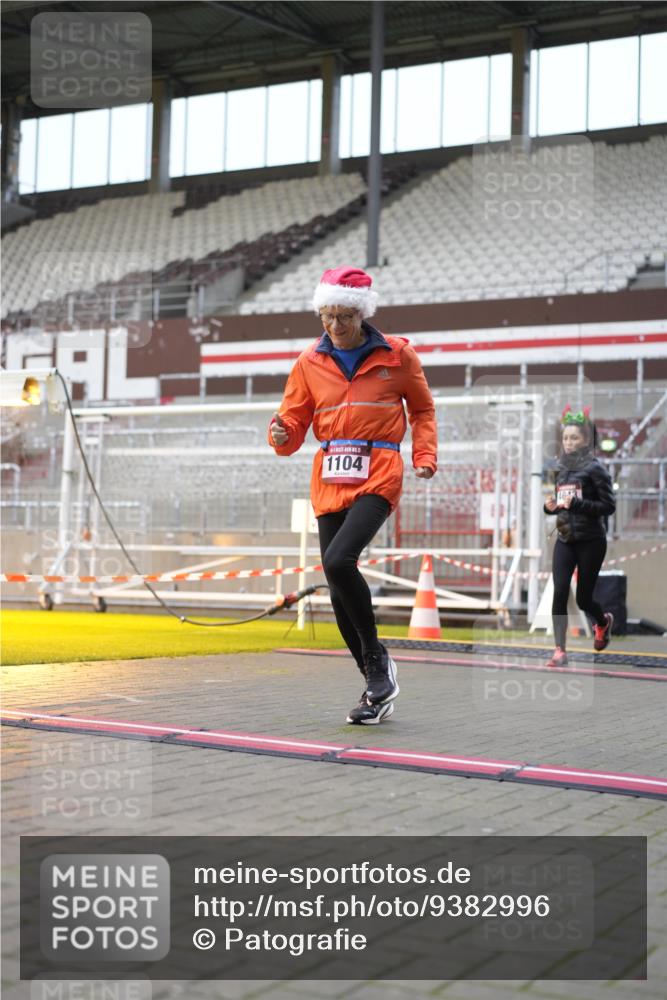 07.12.2025 - St. Pauli X-Mass-Run No. 15 Patografie http://msf.ph/oto/9382996 07.12.2025 10:23:39 Ziel 638, 1104, 2603, 2634, 3539, 3644, 3649, 3887, 3890, 4043, 4139, 4144, 4145, 4377, 4378, 4549 meine-sportfotos.de