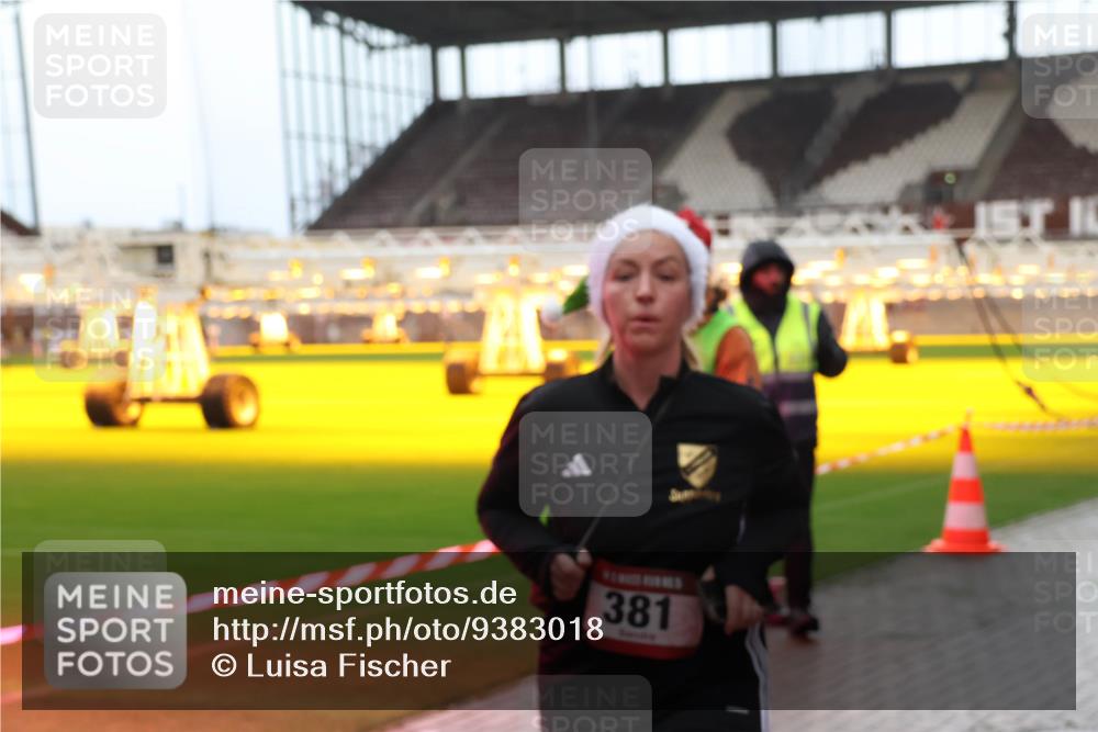 07.12.2025 - St. Pauli X-Mass-Run No. 15 Luisa Fischer http://msf.ph/oto/9383018 07.12.2025 10:51:32 Ziel 381, 249, 381, 564, 769, 1093, 1691, 1726, 1729, 1730, 2737, 2738, 2763, 3199, 3342, 4535, 4537, 4760, 4881 meine-sportfotos.de