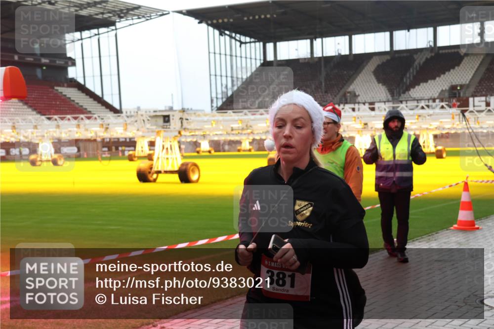 07.12.2025 - St. Pauli X-Mass-Run No. 15 Luisa Fischer http://msf.ph/oto/9383021 07.12.2025 10:51:33 Ziel 1956, 381, 249, 381, 564, 769, 1093, 1691, 1726, 1729, 1730, 2737, 2738, 2763, 3199, 3342, 4535, 4537, 4760, 4881 meine-sportfotos.de