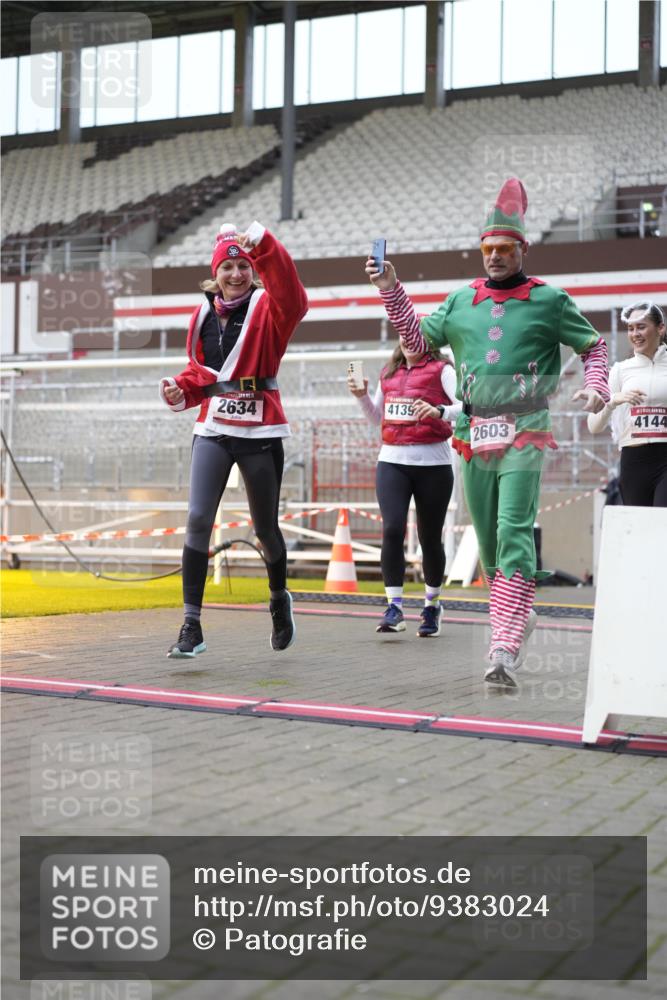 07.12.2025 - St. Pauli X-Mass-Run No. 15 Patografie http://msf.ph/oto/9383024 07.12.2025 10:23:43 Ziel 1104, 2603, 2634, 3539, 3644, 3649, 3887, 3890, 4043, 4139, 4144, 4377, 4378 meine-sportfotos.de