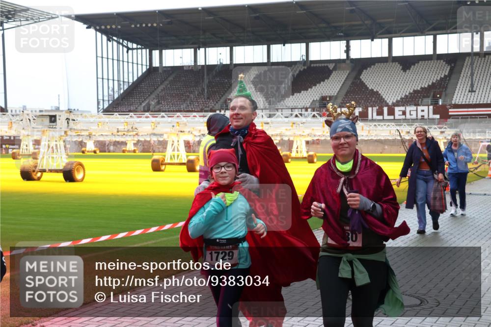 07.12.2025 - St. Pauli X-Mass-Run No. 15 Luisa Fischer http://msf.ph/oto/9383034 07.12.2025 10:51:36 Ziel 15, 1729, 30, 249, 381, 564, 769, 1093, 1691, 2737, 2738, 2763, 3199, 3342, 4535, 4537, 4760, 4881 meine-sportfotos.de