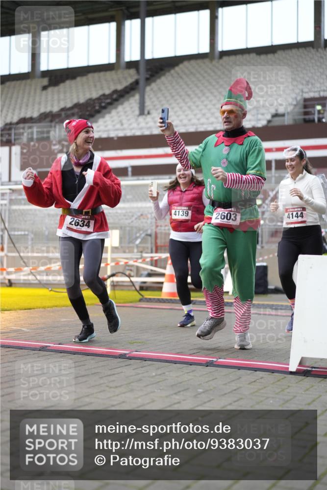 07.12.2025 - St. Pauli X-Mass-Run No. 15 Patografie http://msf.ph/oto/9383037 07.12.2025 10:23:43 Ziel 1104, 2603, 2634, 3539, 3644, 3649, 3887, 3890, 4043, 4139, 4144, 4377, 4378 meine-sportfotos.de