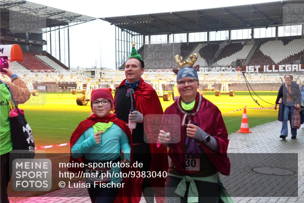 07.12.2025 - St. Pauli X-Mass-Run No. 15 Luisa Fischer http://msf.ph/oto/9383040 07.12.2025 10:51:37 Ziel 1729, 30, 249, 381, 564, 769, 1093, 1691, 2642, 2643, 2674, 2737, 2738, 2763, 3199, 3342, 4535, 4537, 4760, 4881 meine-sportfotos.de