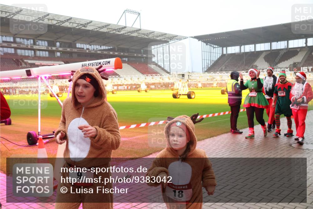 07.12.2025 - St. Pauli X-Mass-Run No. 15 Luisa Fischer http://msf.ph/oto/9383042 07.12.2025 10:13:21 Ziel 15, 9, 15, 18, 1074, 1070, 1077, 072, 9, 18, 80, 938, 1044, 1126, 1397, 1733, 2687, 2711, 2712, 2758, 2760, 2770, 3040, 3428, 3514, 3551, 3557, 3585, 3588, 3589, 3799, 3834, 3836, 4082, 4083, 4487, 4664 meine-sportfotos.de
