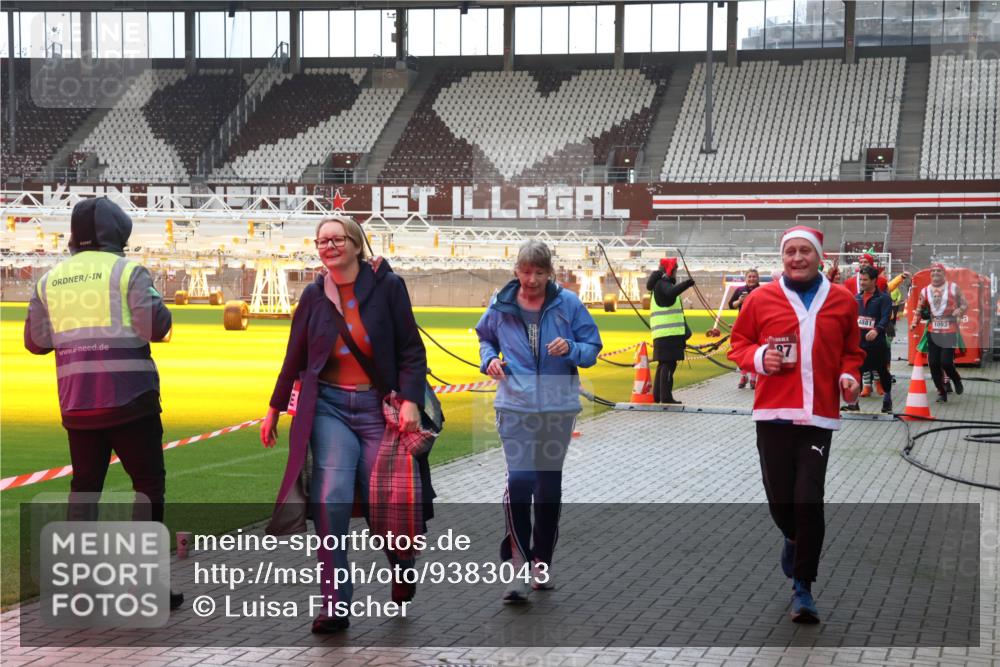 07.12.2025 - St. Pauli X-Mass-Run No. 15 Luisa Fischer http://msf.ph/oto/9383043 07.12.2025 10:51:39 Ziel 87, 4881, 1093, 249, 381, 564, 769, 1093, 1691, 2642, 2643, 2674, 2737, 2738, 2763, 2959, 3199, 3342, 4535, 4537, 4760, 4881 meine-sportfotos.de