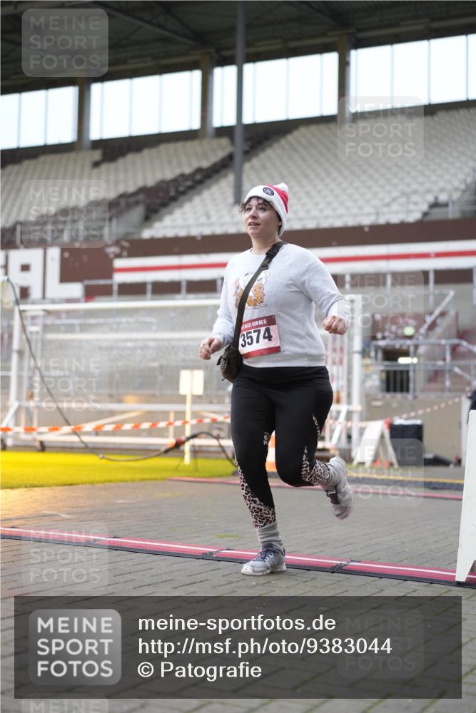 07.12.2025 - St. Pauli X-Mass-Run No. 15 Patografie http://msf.ph/oto/9383044 07.12.2025 10:23:46 Ziel 1104, 2603, 2634, 3887, 3890, 3968, 4043, 4139, 4144, 4203, 4377, 4378, 4765 meine-sportfotos.de