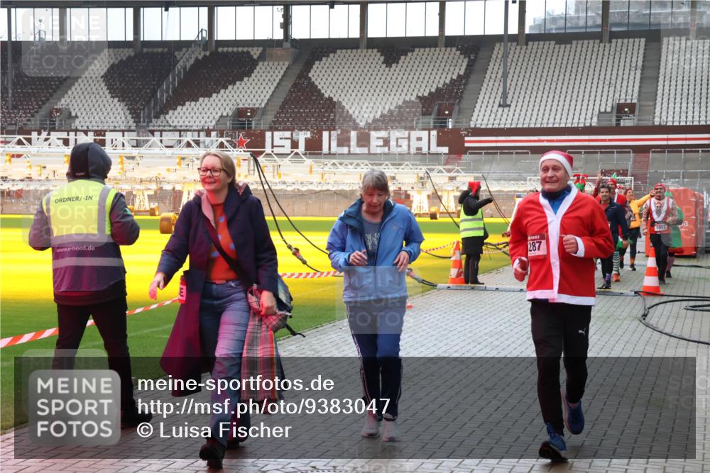 07.12.2025 - St. Pauli X-Mass-Run No. 15 Luisa Fischer http://msf.ph/oto/9383047 07.12.2025 10:51:39 Ziel 287, 1093, 249, 381, 564, 769, 1093, 1691, 2642, 2643, 2674, 2737, 2738, 2763, 2959, 3199, 3342, 4535, 4537, 4760, 4881 meine-sportfotos.de