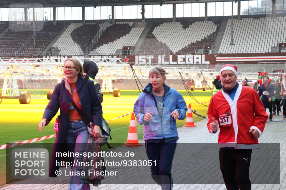 07.12.2025 - St. Pauli X-Mass-Run No. 15 Luisa Fischer http://msf.ph/oto/9383051 07.12.2025 10:51:40 Ziel 1, 15, 3287, 4881, 249, 381, 564, 769, 1093, 1691, 2642, 2643, 2674, 2737, 2738, 2763, 2959, 3199, 3342, 4535, 4537, 4760, 4881 meine-sportfotos.de