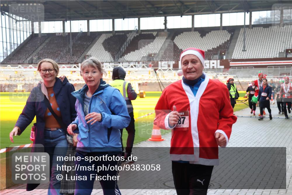 07.12.2025 - St. Pauli X-Mass-Run No. 15 Luisa Fischer http://msf.ph/oto/9383058 07.12.2025 10:51:41 Ziel 15, 87, 1841, 249, 381, 564, 769, 1047, 1093, 1691, 2642, 2643, 2674, 2737, 2738, 2959, 3199, 3342, 4535, 4537, 4881 meine-sportfotos.de