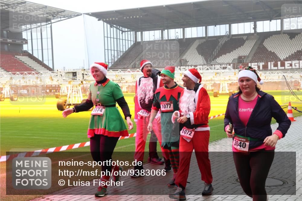 07.12.2025 - St. Pauli X-Mass-Run No. 15 Luisa Fischer http://msf.ph/oto/9383066 07.12.2025 10:13:23 Ziel 1070, 1074, 1077, 1072, 3040, 9, 18, 80, 938, 1044, 1126, 1397, 1733, 2687, 2711, 2712, 2758, 2760, 2770, 3040, 3428, 3514, 3551, 3557, 3585, 3588, 3589, 3799, 3834, 3836, 4081, 4082, 4083, 4487, 4664 meine-sportfotos.de