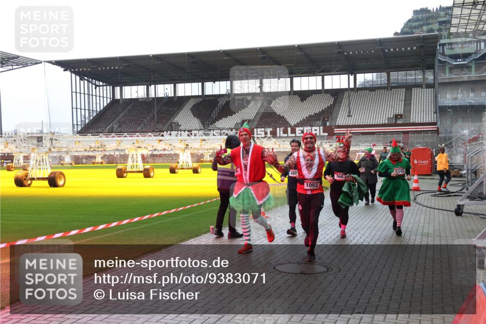 07.12.2025 - St. Pauli X-Mass-Run No. 15 Luisa Fischer http://msf.ph/oto/9383071 07.12.2025 10:51:48 Ziel 488, 1093, 564, 3342, 249, 275, 769, 1047, 1093, 1691, 2103, 2105, 2327, 2332, 2553, 2642, 2643, 2674, 2959, 3199, 3342, 4862 meine-sportfotos.de