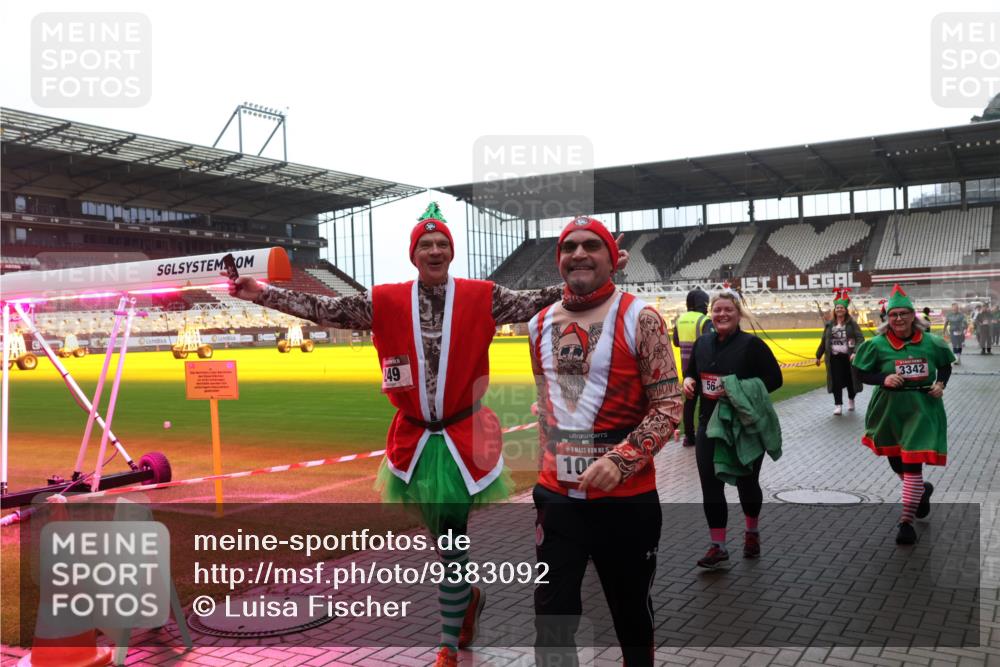 07.12.2025 - St. Pauli X-Mass-Run No. 15 Luisa Fischer http://msf.ph/oto/9383092 07.12.2025 10:51:51 Ziel 249, 15, 10, 56, 3342, 249, 275, 769, 1047, 1093, 1691, 2103, 2105, 2327, 2332, 2553, 2642, 2643, 2674, 2959, 3199, 3342, 4862 meine-sportfotos.de