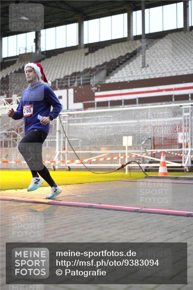 07.12.2025 - St. Pauli X-Mass-Run No. 15 Patografie http://msf.ph/oto/9383094 07.12.2025 10:23:51 Ziel 711, 1104, 2603, 2634, 3968, 4043, 4139, 4144, 4203, 4377, 4378, 4479, 4765 meine-sportfotos.de