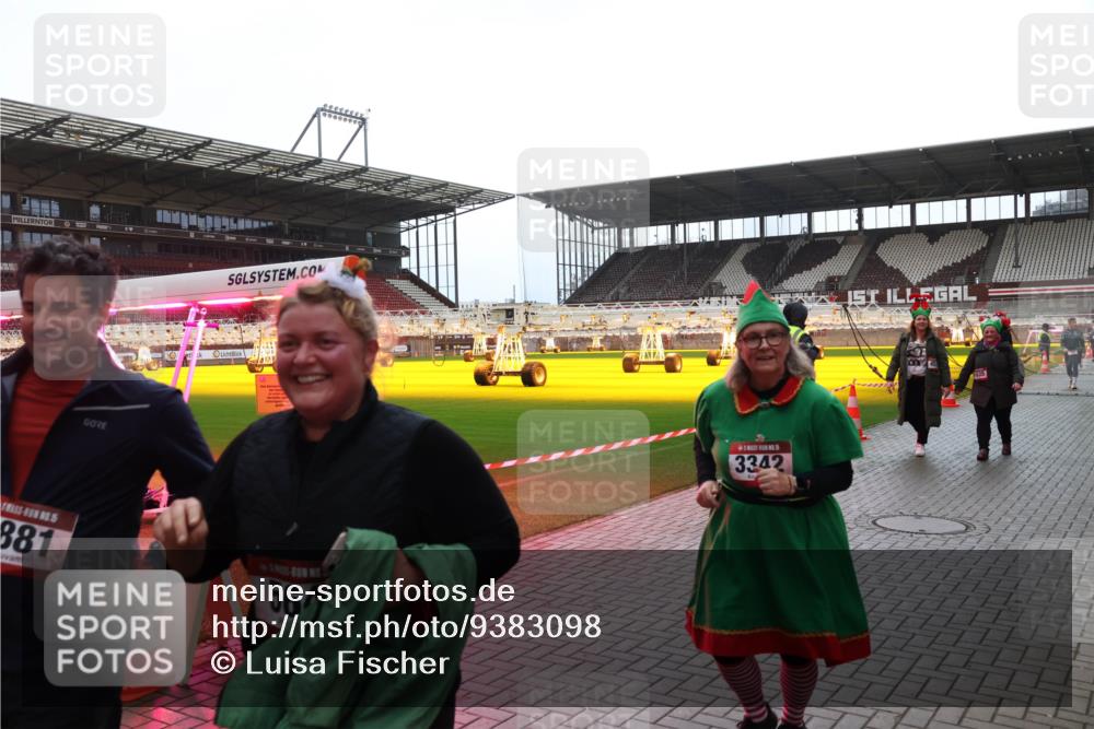 07.12.2025 - St. Pauli X-Mass-Run No. 15 Luisa Fischer http://msf.ph/oto/9383098 07.12.2025 10:51:52 Ziel 5, 881, 56, 3342, 0045, 635, 275, 769, 1047, 1093, 1691, 2103, 2105, 2327, 2332, 2553, 2642, 2643, 2674, 2959, 3199, 3342, 4862 meine-sportfotos.de