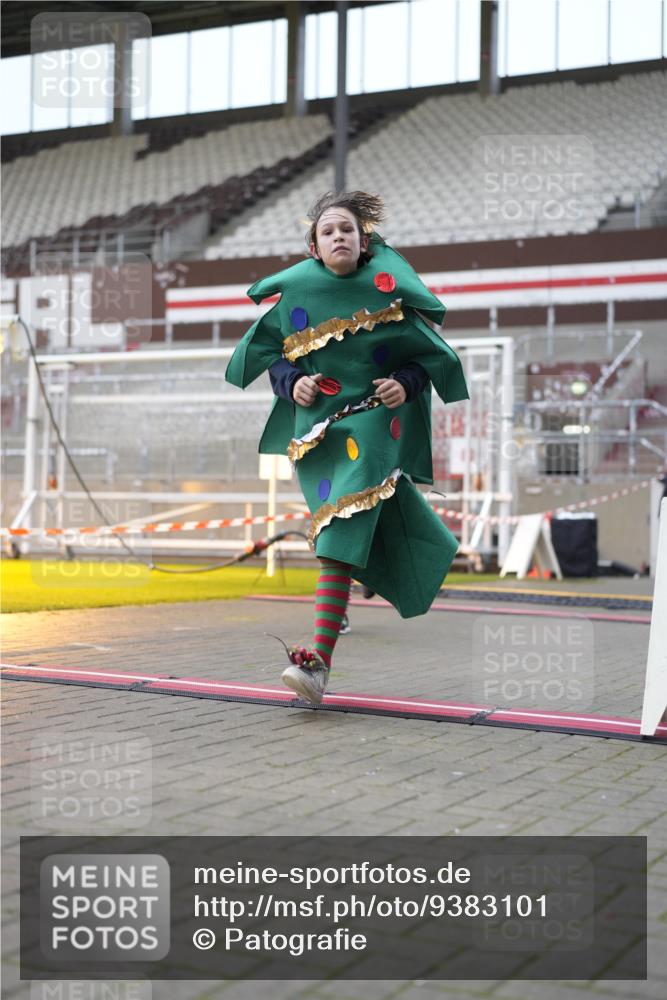 07.12.2025 - St. Pauli X-Mass-Run No. 15 Patografie http://msf.ph/oto/9383101 07.12.2025 10:23:54 Ziel 711, 1104, 2603, 2634, 3968, 4043, 4139, 4144, 4203, 4377, 4378, 4479, 4765 meine-sportfotos.de