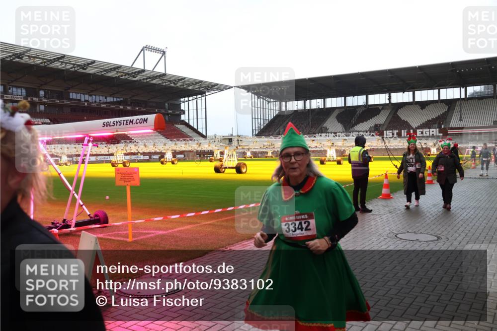 07.12.2025 - St. Pauli X-Mass-Run No. 15 Luisa Fischer http://msf.ph/oto/9383102 07.12.2025 10:51:53 Ziel 15, 3342, 275, 769, 1047, 1093, 1691, 2103, 2105, 2327, 2332, 2553, 2642, 2643, 2674, 2959, 3199, 3342, 4862 meine-sportfotos.de