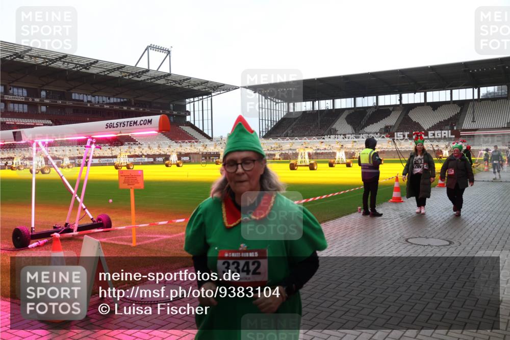 07.12.2025 - St. Pauli X-Mass-Run No. 15 Luisa Fischer http://msf.ph/oto/9383104 07.12.2025 10:51:53 Ziel 5, 3342, 835, 275, 769, 1047, 1093, 1691, 2103, 2105, 2327, 2332, 2553, 2642, 2643, 2674, 2959, 3199, 3342, 4862 meine-sportfotos.de