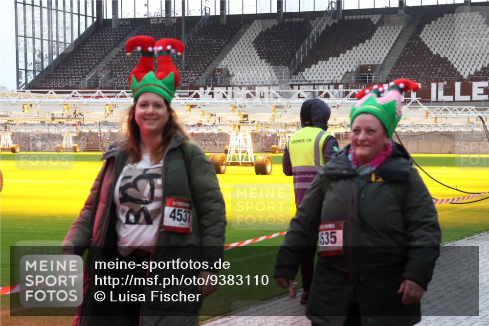 07.12.2025 - St. Pauli X-Mass-Run No. 15 Luisa Fischer http://msf.ph/oto/9383110 07.12.2025 10:51:57 Ziel 4531, 535, 275, 328, 1047, 1093, 2103, 2105, 2327, 2332, 2553, 2593, 2607, 2642, 2643, 2674, 2959, 3199, 3223, 3228, 3342, 4862 meine-sportfotos.de