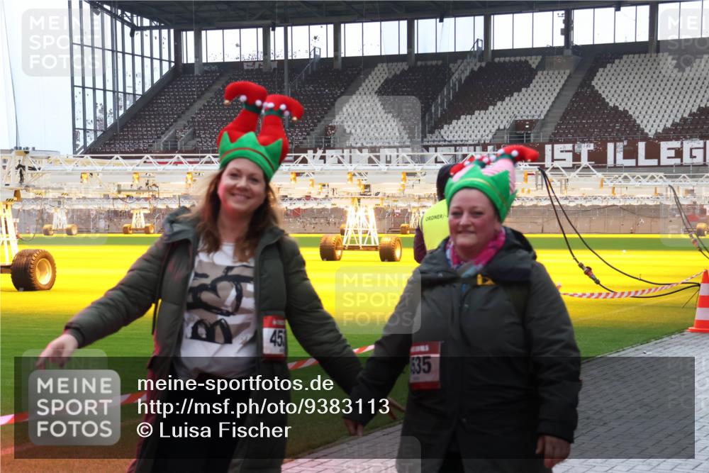 07.12.2025 - St. Pauli X-Mass-Run No. 15 Luisa Fischer http://msf.ph/oto/9383113 07.12.2025 10:51:58 Ziel 451, 635, 275, 328, 1047, 1093, 2103, 2105, 2327, 2332, 2553, 2593, 2607, 2642, 2643, 2674, 2836, 2837, 2959, 3199, 3223, 3228, 3342, 4862 meine-sportfotos.de